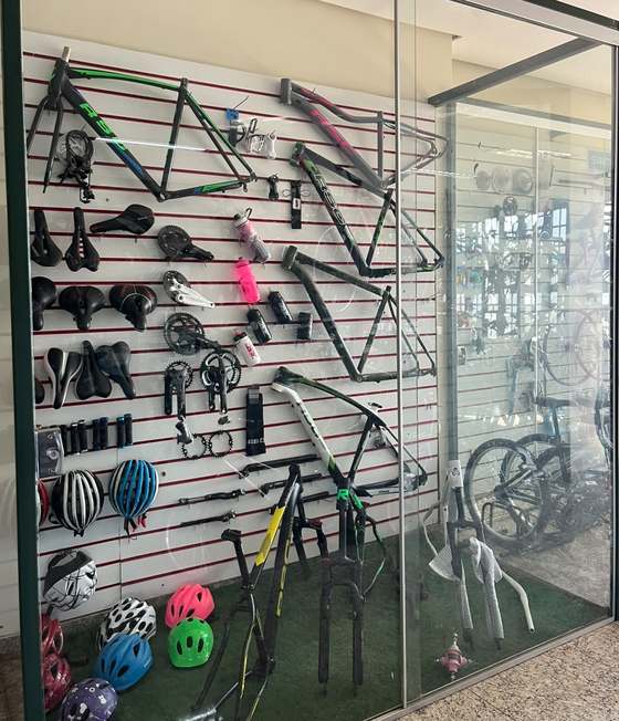 Vitrine de quadros e peças RSC Pro