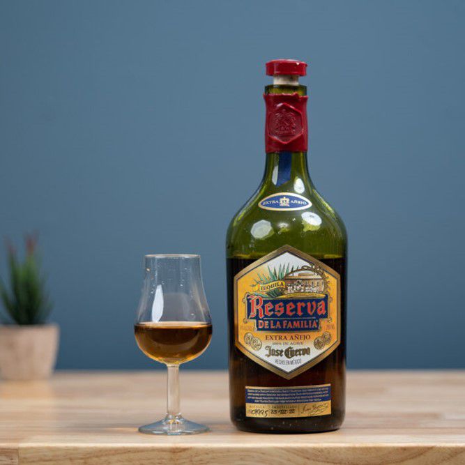 その他 Jose Cuervo Reserva de la Familia Tequila Jose Cuervo Reserva de La Familia Extra Añejo 750ml