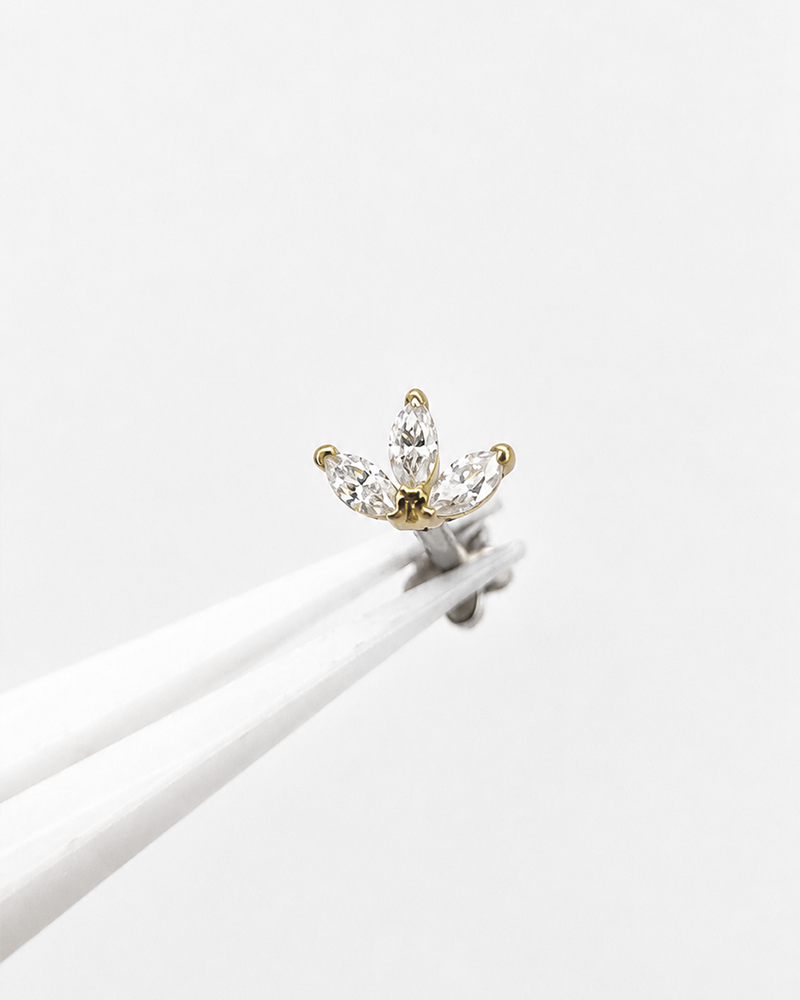 Piercing Labret Pétale Moissanite Navet Ouro 18k Coleção Signature