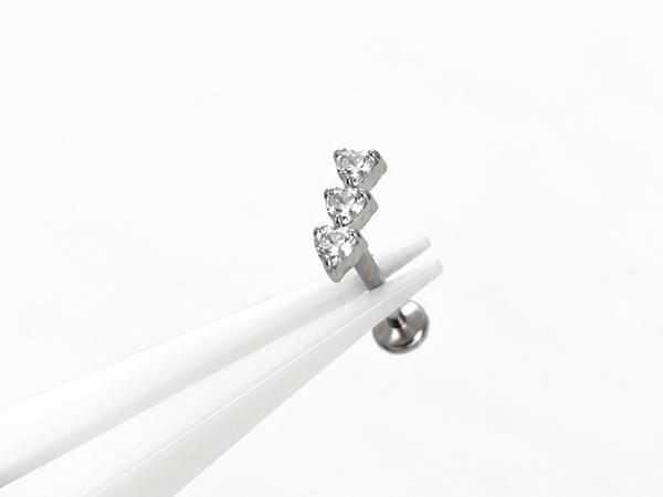 Ficha técnica labret em titânio com zircônias - referência visual