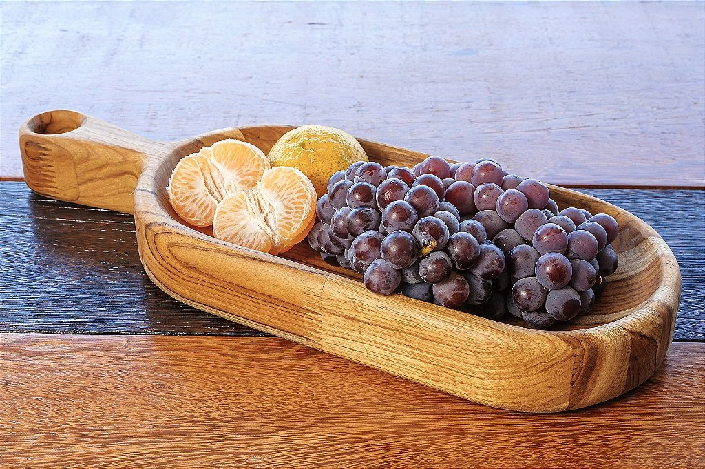Travessa Gamelita P com frutas, em uso na mesa