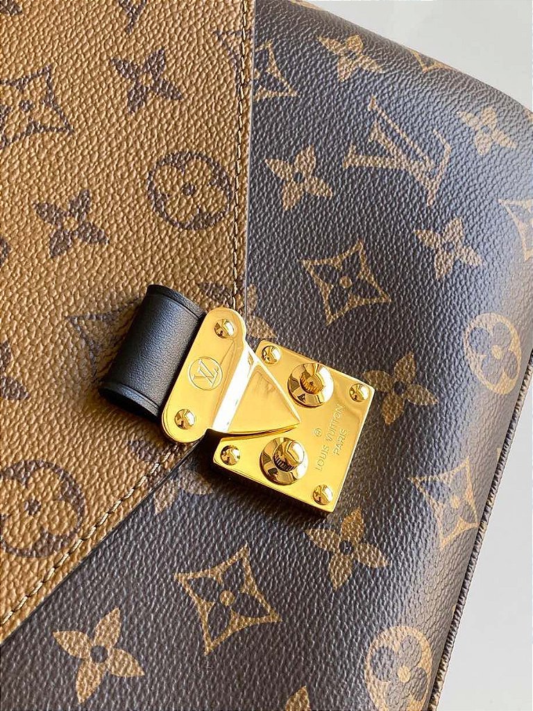 Bolsa Louis Vuitton Pochette Reversed