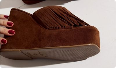 Tamanco Plataforma Franjas Aria Camel