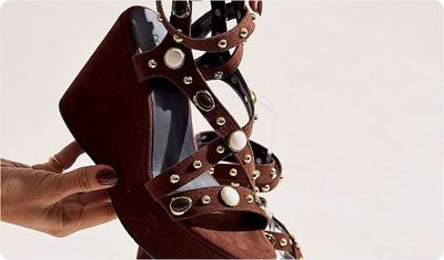 Detalhes Sandália Astrid Marrom