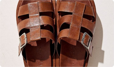 Detalhe tiras acolchoadas Tamanco Bangkok Camel