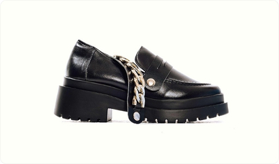 Mocassim Feminino Tratorado Briana Preto com Fivelas