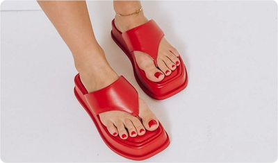 Chinelo Búzios Vermelho em looks casuais