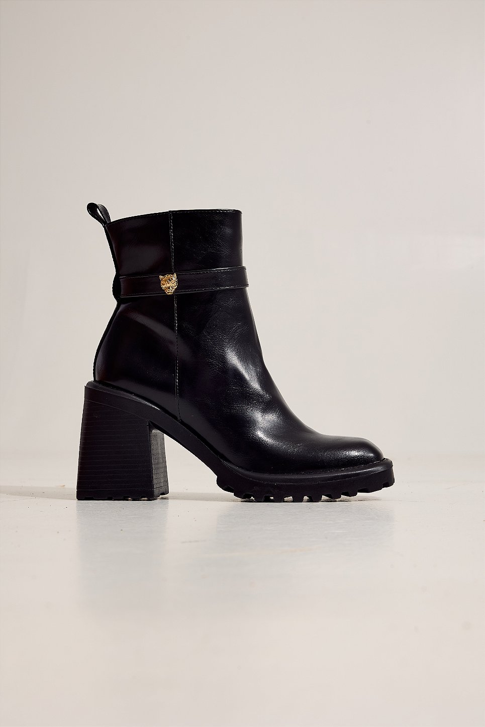 Bota Bico Quadrado Camile Preta