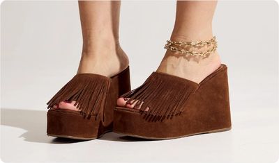 Detalhes Tamanco Aria Camel