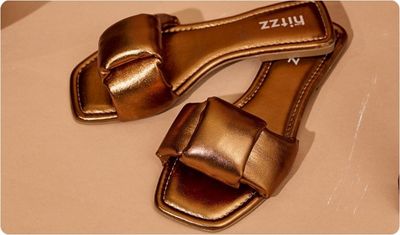 Rasteira Dila Bronze Look Versátil
