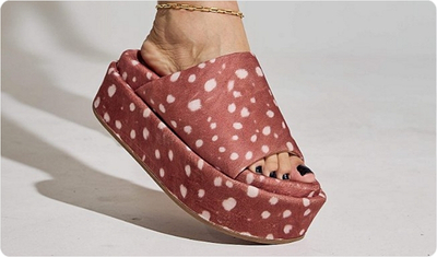 Detalhes da estampa cervo do Tamanco Fifi