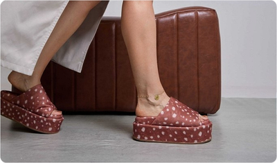 Tamanco Fifi Camel tendência 2026