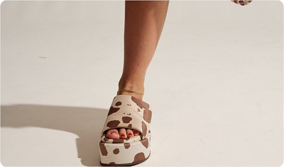 Tamanco Fifi Branco e Bege tendência 2026