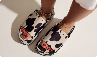 Detalhes do Tamanco Fifi Cow Print