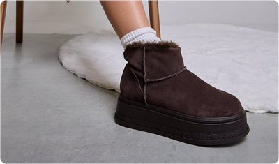 Bota Feminina Peluciada Camurça Hiori Marrom