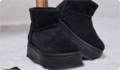 Forro interno peluciado da Bota Hiori Preta