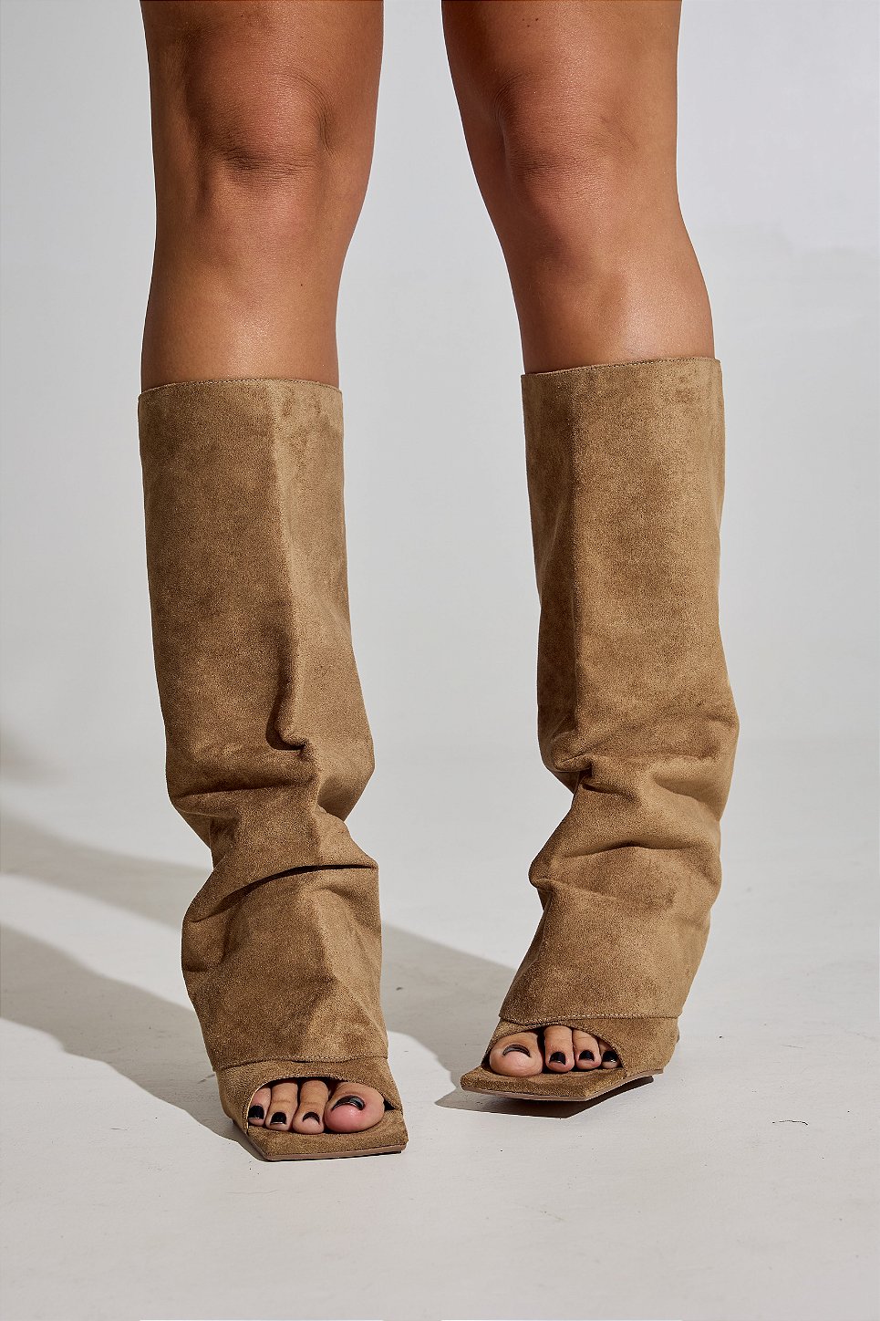 Scarpin Storm Prata Look Versátil