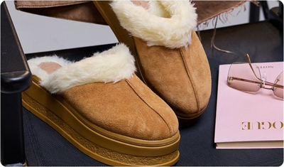 Acabamento peluciado da Mule Iuna Bege