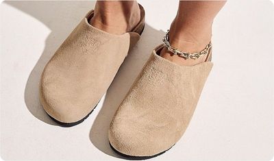 Clog Lina Bege Look Versátil