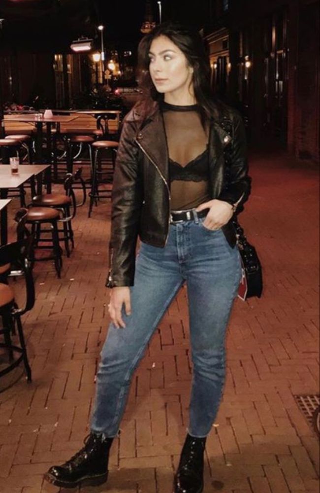 Bota Cano Curto com Jeans Look Noturno