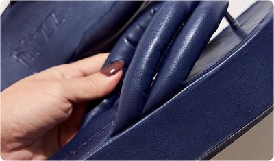 Detalhes Chinelo Sakura Azul Marinho