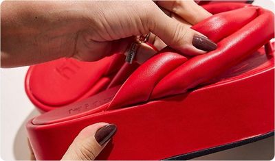 Chinelo Sakura Vermelho Look Versátil