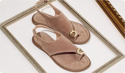 Sandália Sali Bege com Dourado Look Versátil