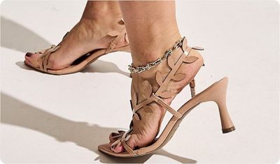 Sandália Sari Bege Look Versátil