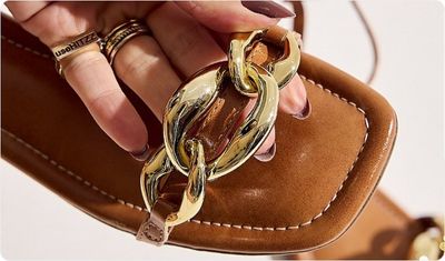 Detalhes Sandália Soraia Camel