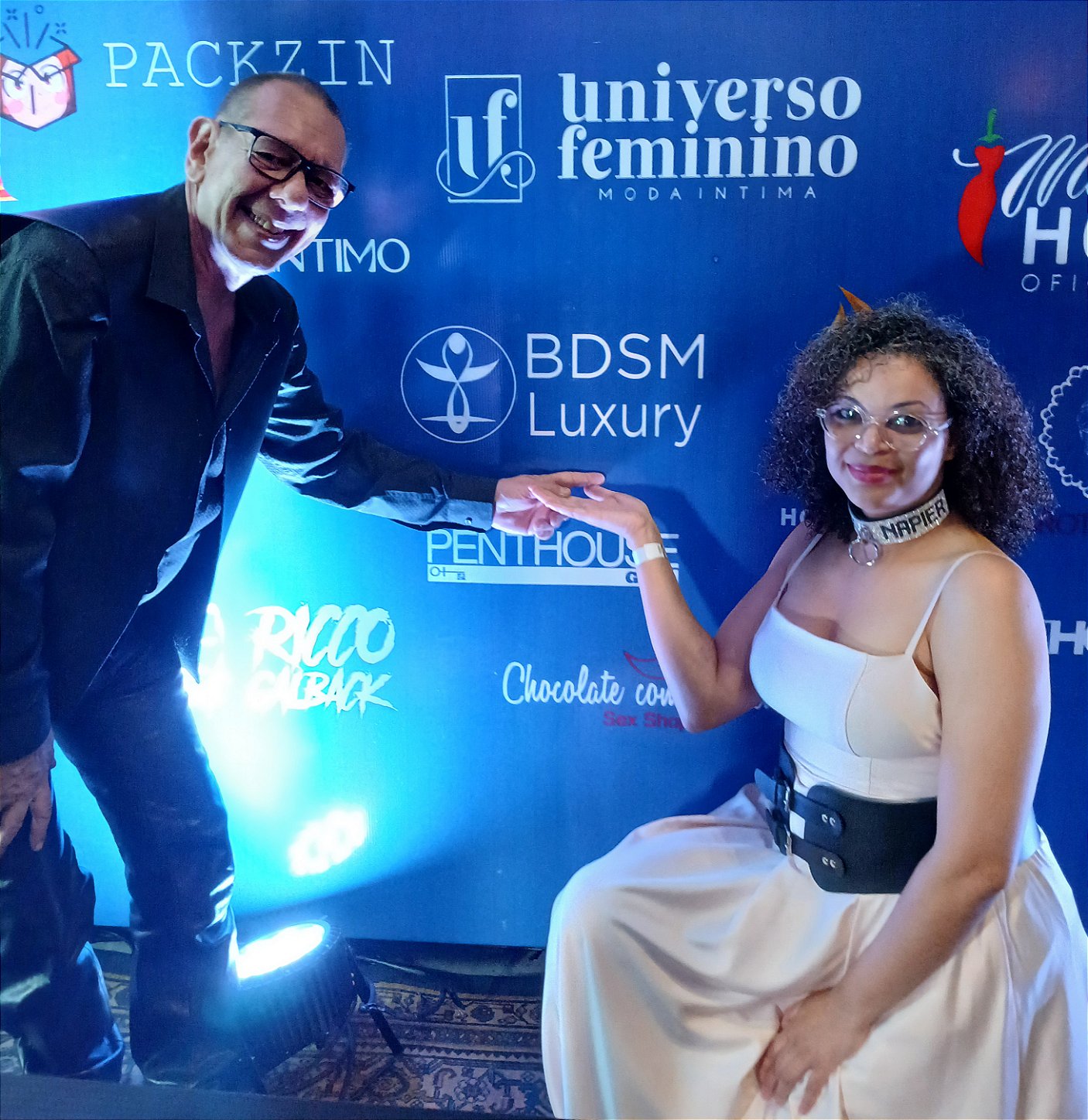 Equipe da BDSM Luxury comemorando a premiação