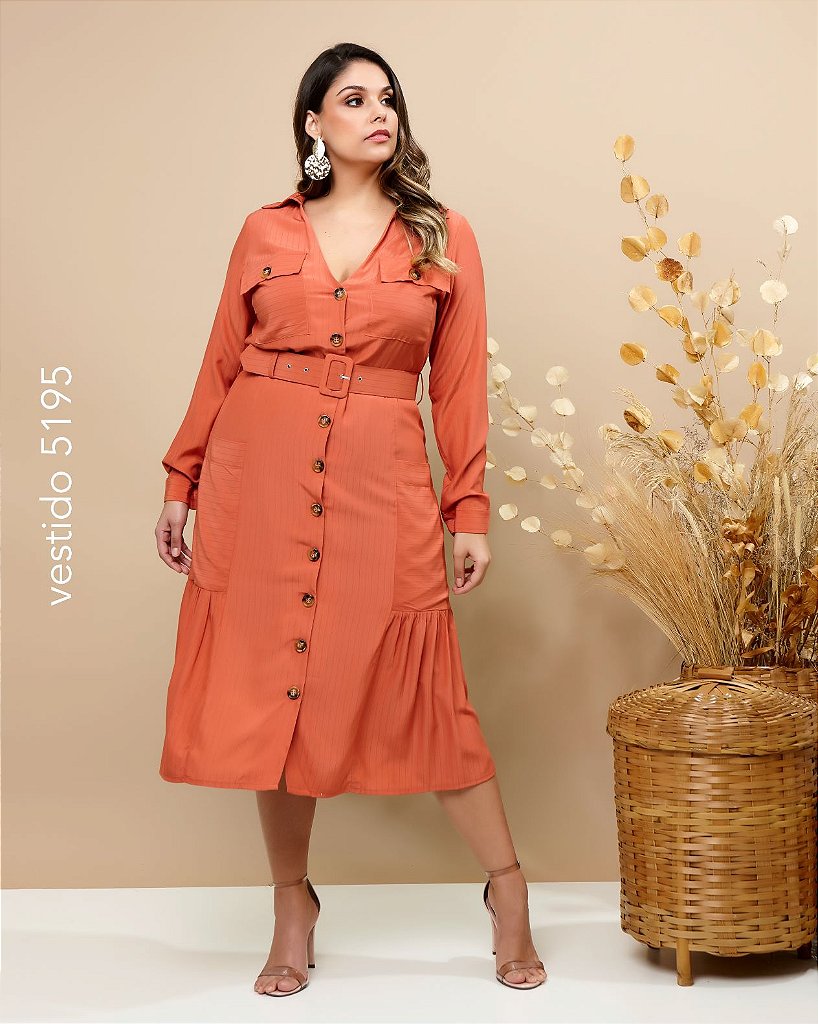 vestido plus size com cinto