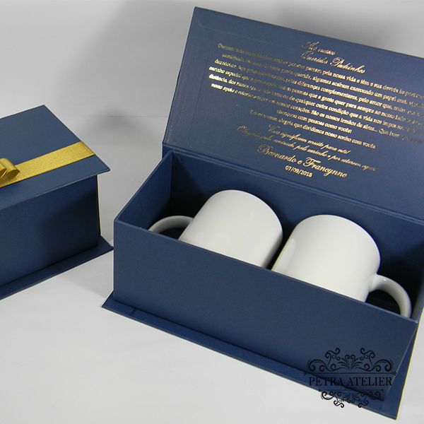 Caixa personalizada para 2 canecas para padrinhos - Petra Atelier -  Convites para casamento, aniversários, padrinhos de casamento.