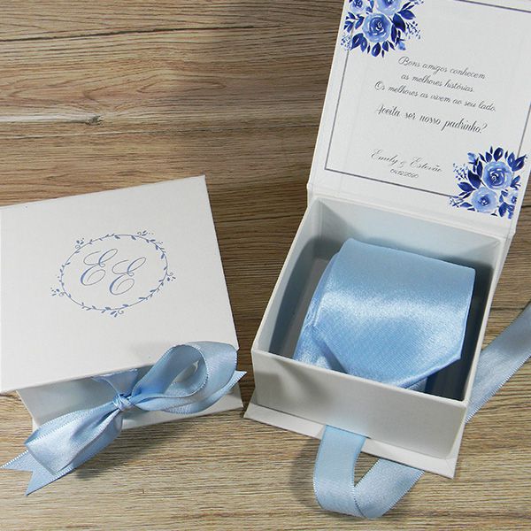 Convite para padrinhos - caixa com gravata em várias cores - Petra Atelier  - Convites para casamento, aniversários, padrinhos de casamento.